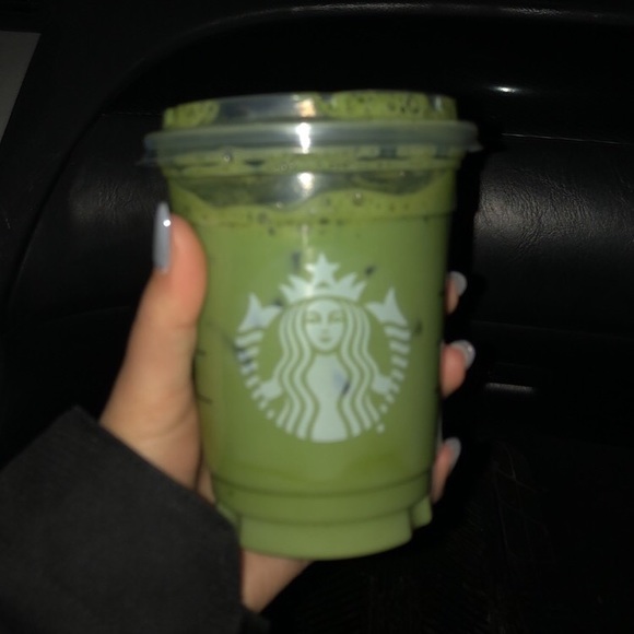 Profile Picture of Lisa Lowe (@lisalowe_5) on Poshmark