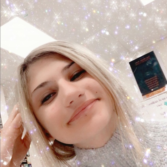 Profile Picture of Olivia Swagler (@o_swagler) on Poshmark