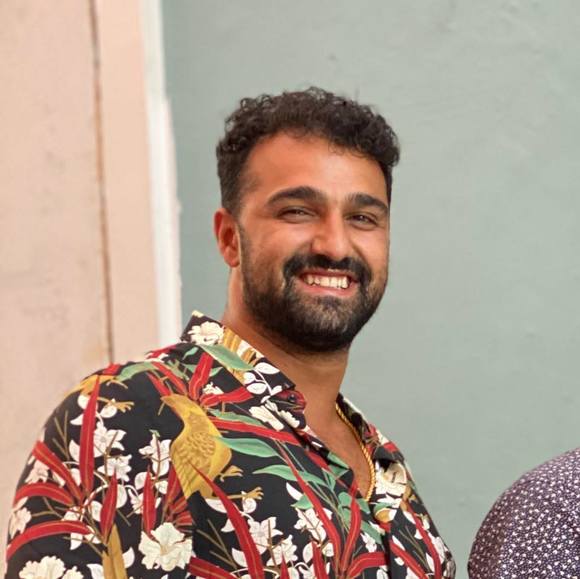 Profile Picture of Alosh Alosh (@alivic17) on Poshmark