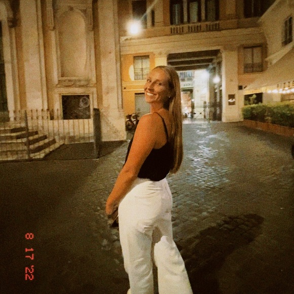 Profile Picture of Allie Hamsher (@alliehamsher) on Poshmark