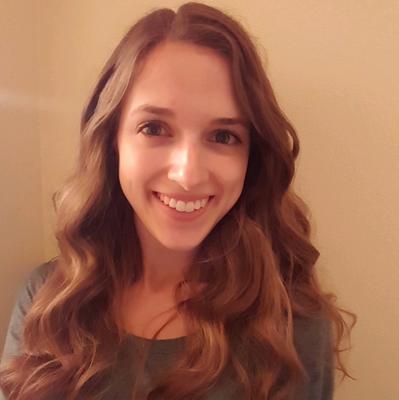 Profile Picture of Rachel Throckmorton (@rachthrock) on Poshmark