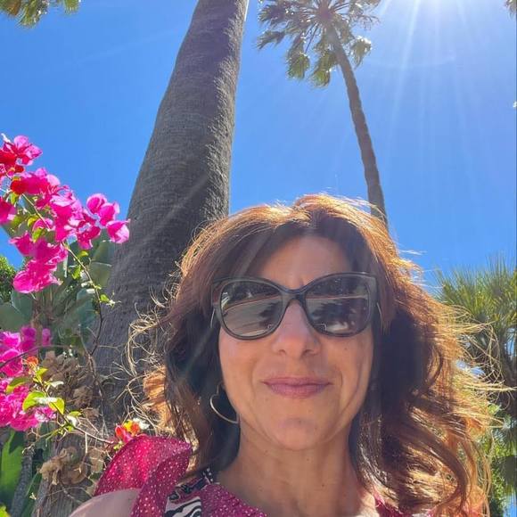 Profile Picture of Lisa Nucci (@lisanuc) on Poshmark