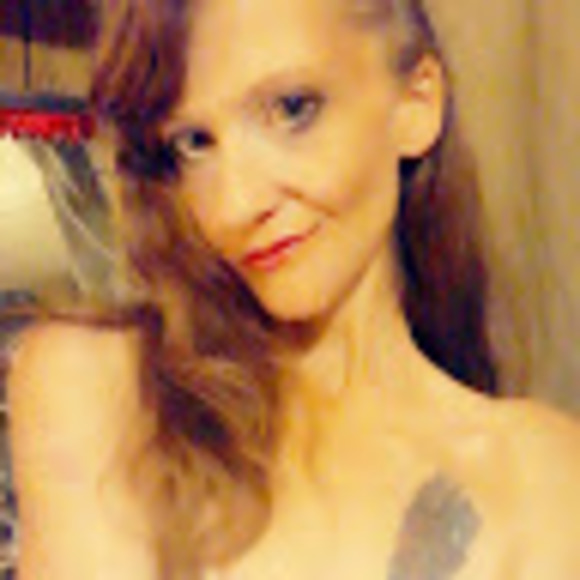 Profile Picture of Kris Byrd (@flutterbykb420) on Poshmark