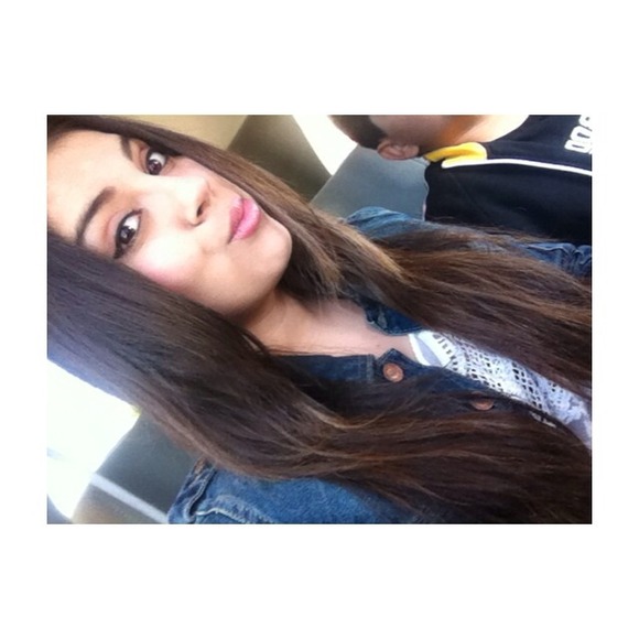 Profile Picture of Denise Olvera (@dehniseo) on Poshmark