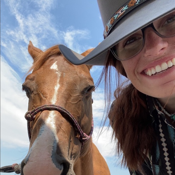 Profile Picture of Emily Bavaro (@emilyfbavaro) on Poshmark