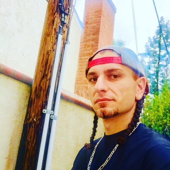 Profile Picture of Michael Khoury (@michael23khoury) on Poshmark