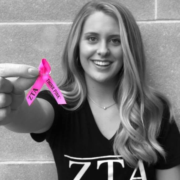 Profile Picture of Julia Estes (@juliaestes415) on Poshmark