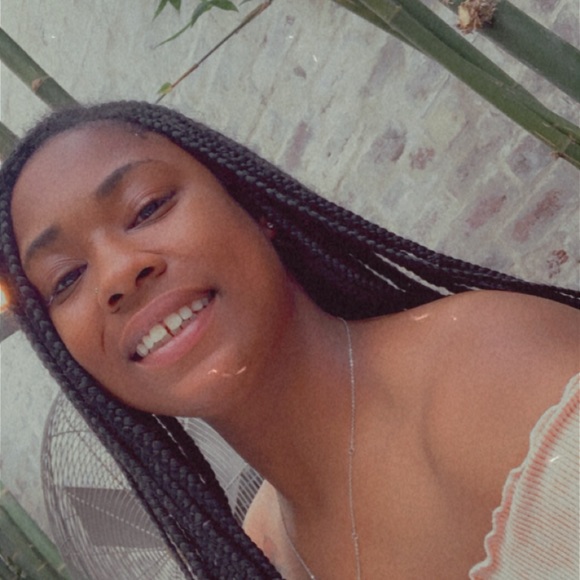 Profile Picture of Chandria Mcgee (@chandriamcgee) on Poshmark