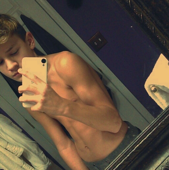 Profile Picture of Zachary Tucker (@zachtucker30) on Poshmark