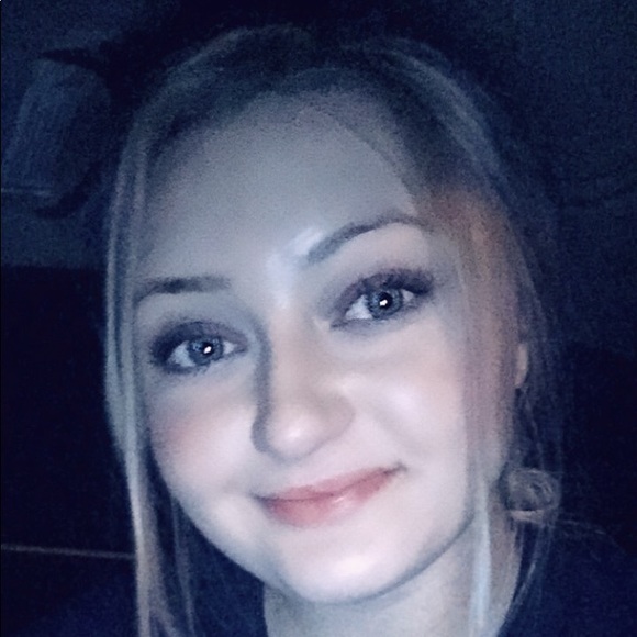 Profile Picture of Kendra Bishop (@kendriiia19) on Poshmark