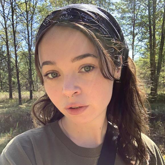 Profile Picture of Erika Angoli (@erikarovidaa) on Poshmark