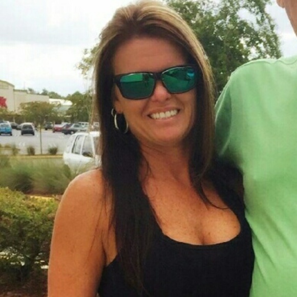 Profile Picture of Tonya Weicht (@tweicht73) on Poshmark