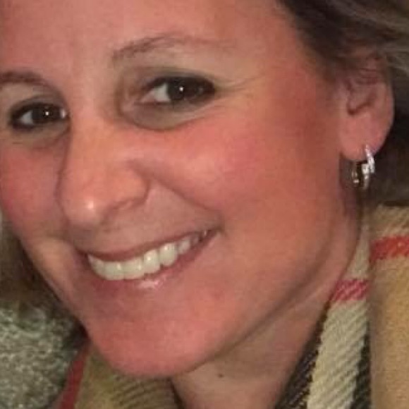 Profile Picture of Andrea Plummer (@alp0612) on Poshmark