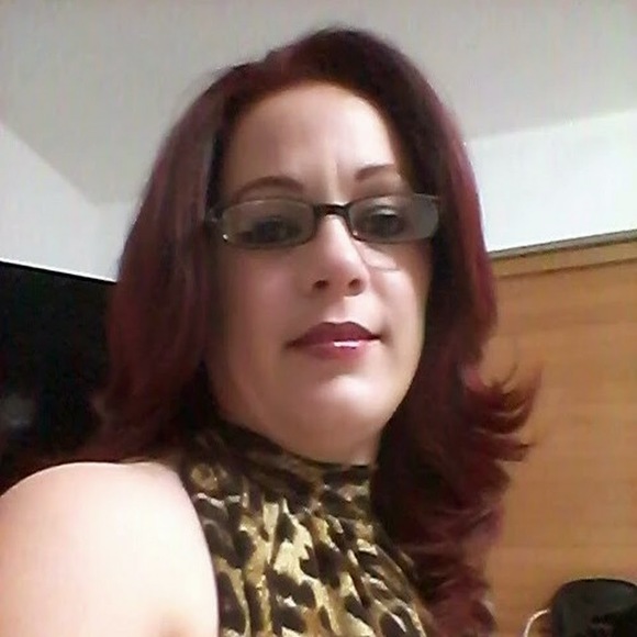 Profile Picture of Anet Oconor (@anetoconor) on Poshmark