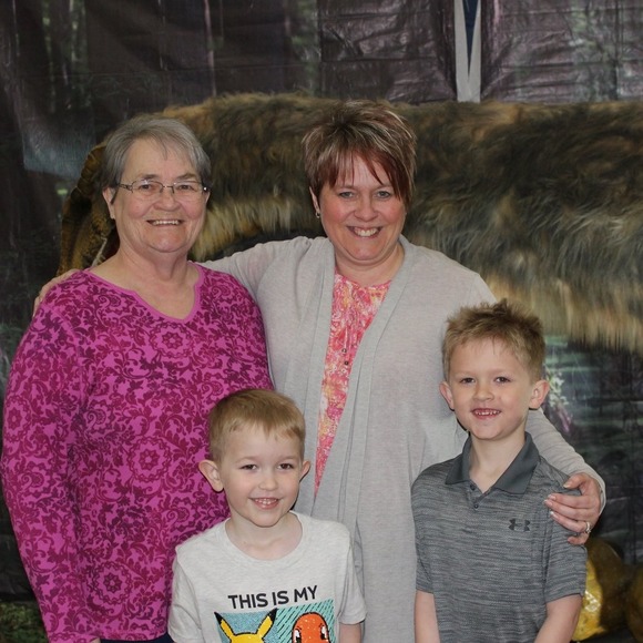 Tiffini Neiger - Poshmark Profile Picture of Tiffini Neiger (@tiffinineiger) on Poshmark