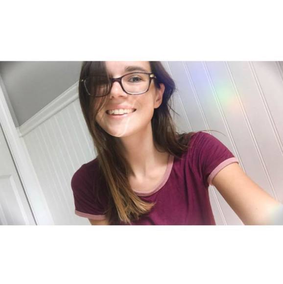 Profile Picture of Gillian Bothroyd (@gillianeb_) on Poshmark