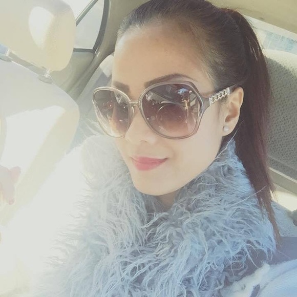 Profile Picture of Kaylie Nguyen (@kaylienguyen) on Poshmark