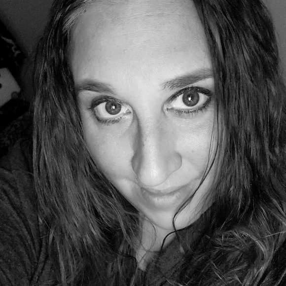 Profile Picture of Jenna Kramer (@sweetheartj13) on Poshmark