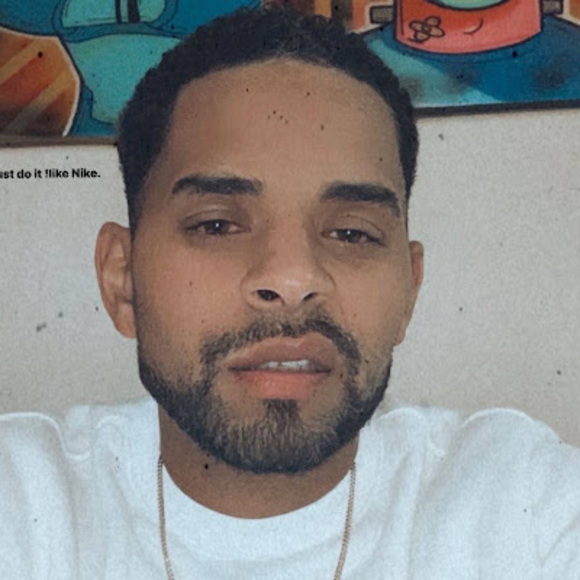 Profile Picture of Lorenzo Rosario (@lorenzorosario) on Poshmark