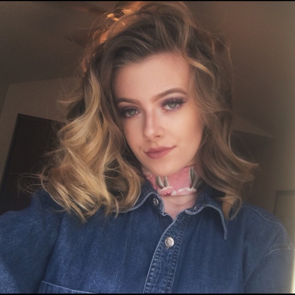Profile Picture of Dianna Cieszynski (@diannac123) on Poshmark
