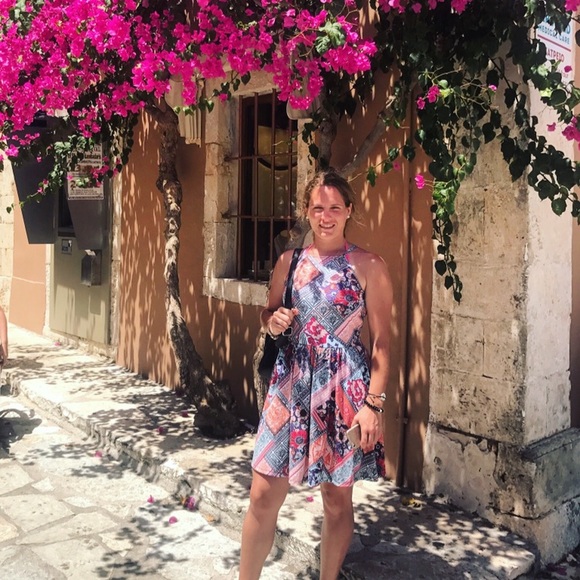 Profile Picture of Val Mazzola (@valemazz) on Poshmark