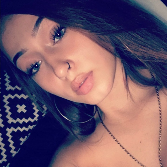 Profile Picture of Moani Jabbar (@moanijabbar) on Poshmark