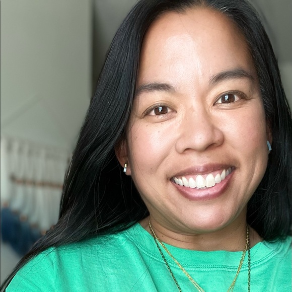 Profile Picture of Aimee Hagedorn (@ahagedorn) on Poshmark