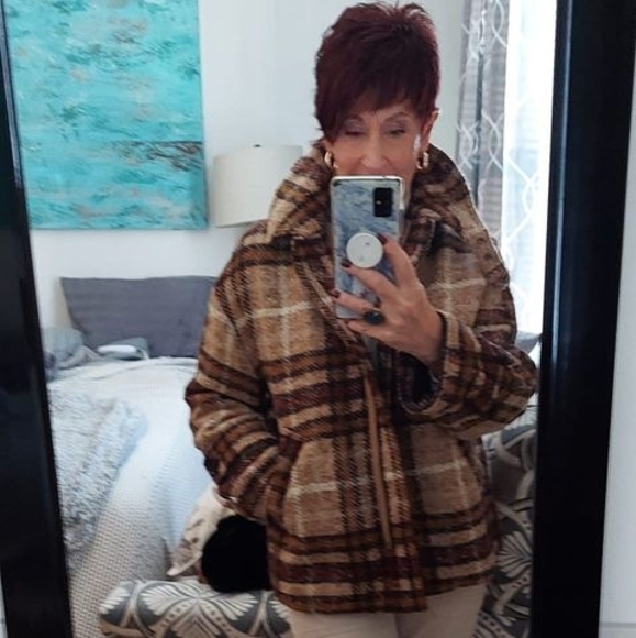 Profile Picture of Yvonne Dobelle (@imfoodie) on Poshmark