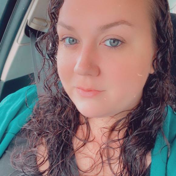 Profile Picture of Holly Kimmerling (@hollykimmerling) on Poshmark