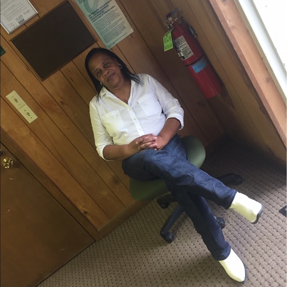 Arnetta Mcgowan - Poshmark Profile Picture of Arnetta Mcgowan (@8703775396) on Poshmark