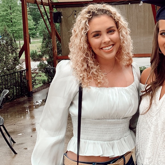 Profile Picture of Emma Allemond (@emmacourtney__) on Poshmark