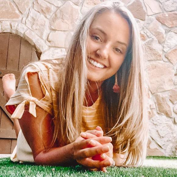 Heather Chody - Poshmark Profile Picture of Heather Chody (@heatherchody) on Poshmark