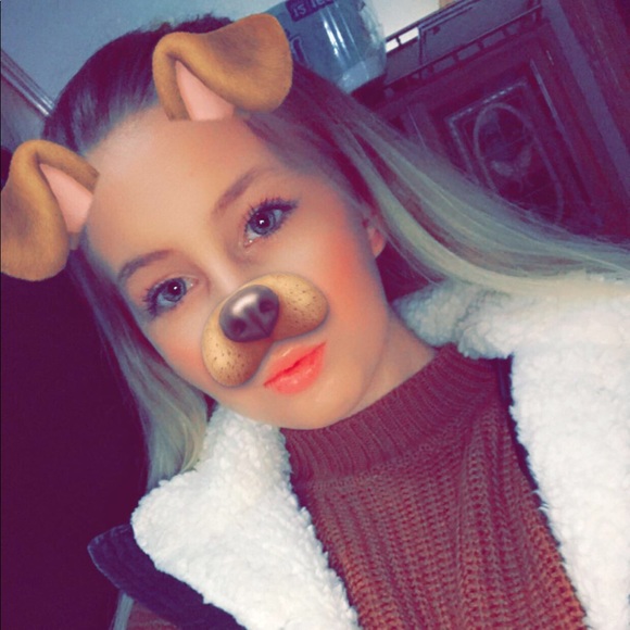 Profile Picture of Ccassie Sipkema (@cass_sipkema) on Poshmark