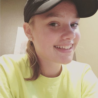 Profile Picture of Jenna Larson (@lit_larson) on Twitter