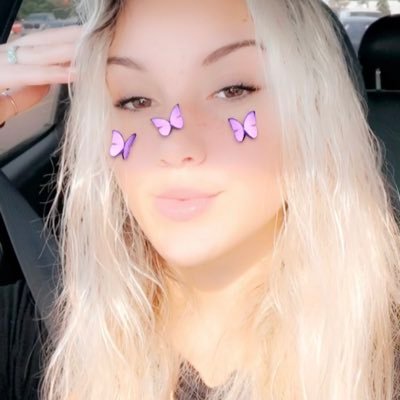 Profile Picture of Kendra Baker 🌻 ✨ (@kendrabaker_) on Twitter