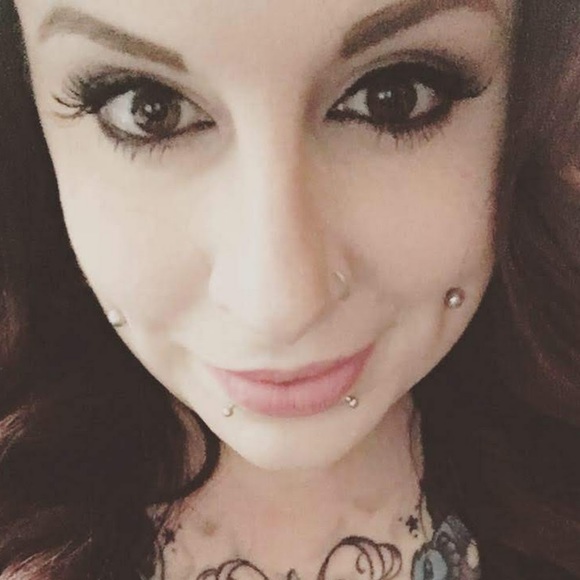 Profile Picture of Sarah Zuidema (@sarahzuidema) on Poshmark
