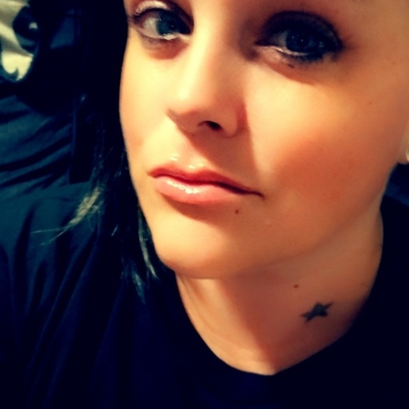 Profile Picture of Donna Engelke (@donnaengelke21) on Poshmark