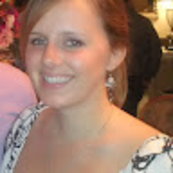Profile Picture of Sara Boone (@saracboone) on Poshmark