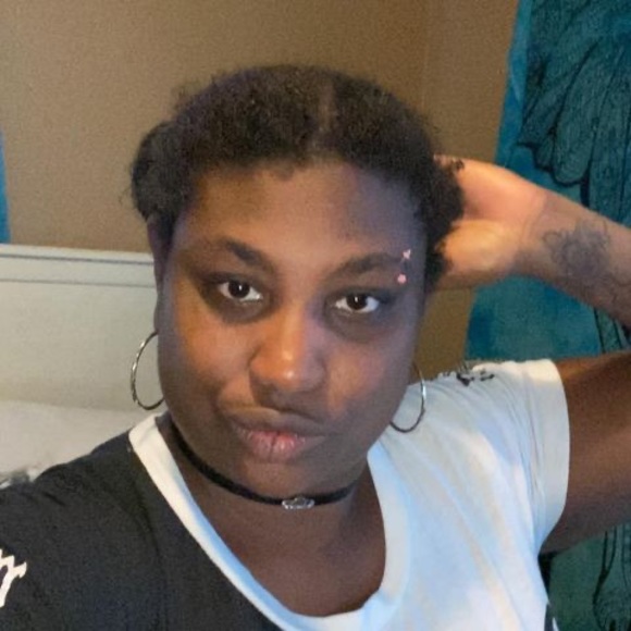 Profile Picture of Somalya Robinson (@somalya_r) on Poshmark