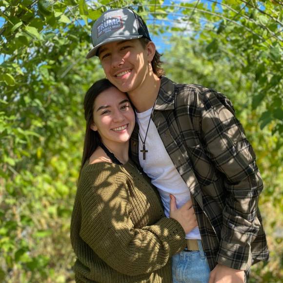 Profile Picture of Austin Mahoney (@austinmahoney) on Poshmark