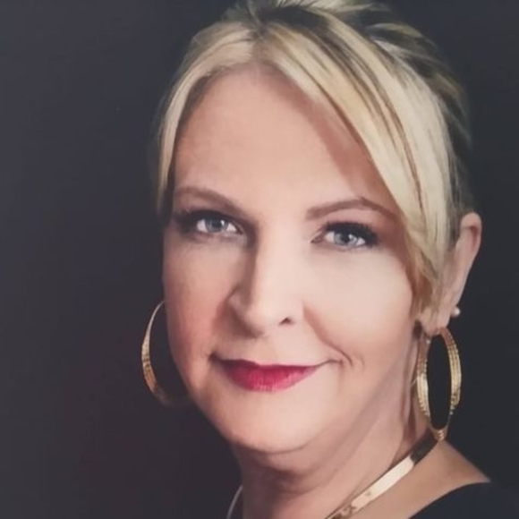 Erica Sheridan - Poshmark Profile Picture of Erica Sheridan (@ericaploskilpc) on Poshmark