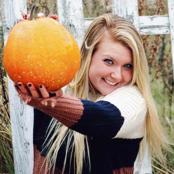 Profile Picture of Tori Peschel (@toripeschel) on Poshmark