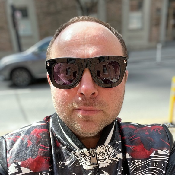 Profile Picture of Arthur Gitin (@arthurgitin) on Poshmark