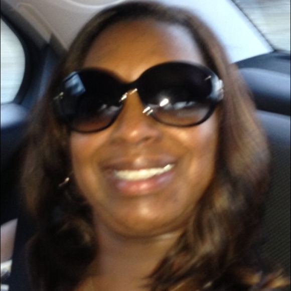 Profile Picture of Roselyn Thomas (@michelle007) on Poshmark