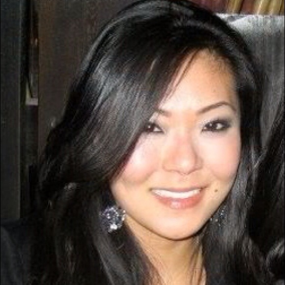 Profile Picture of Linda Kim (@lindaykim) on Poshmark