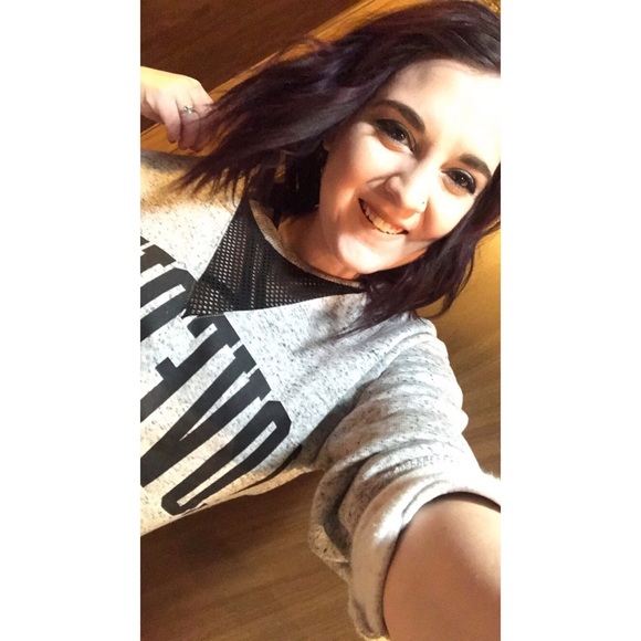 Taylor Bechel - Poshmark Profile Picture of Taylor Bechel (@taylor_bechel) on Poshmark