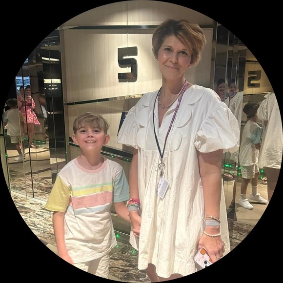 Profile Picture of Dawn Hercula (@zola42) on Poshmark