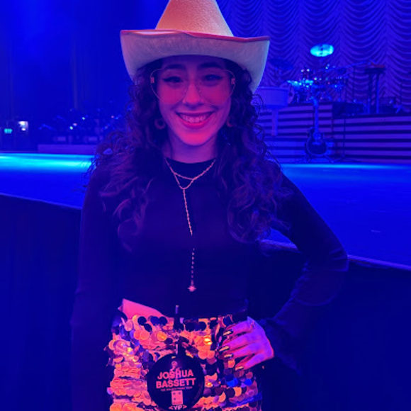 Profile Picture of Mariana Argenzio (@marianaargenzio) on Poshmark