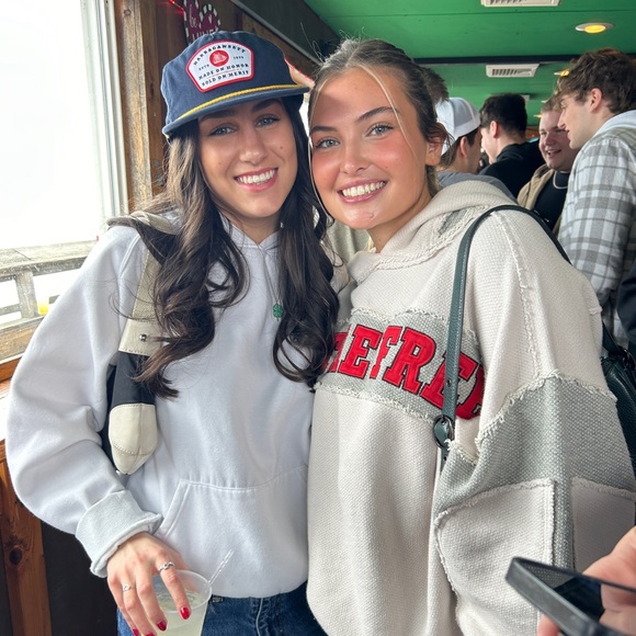 Winnie Mylan - Poshmark Profile Picture of Winnie Mylan (@wjmylan) on Poshmark