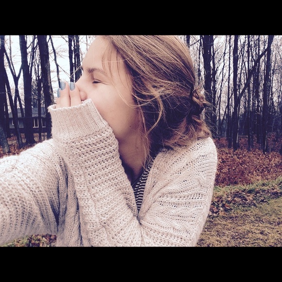Profile Picture of Maya Fidziukiewicz (@mayafidz) on Poshmark